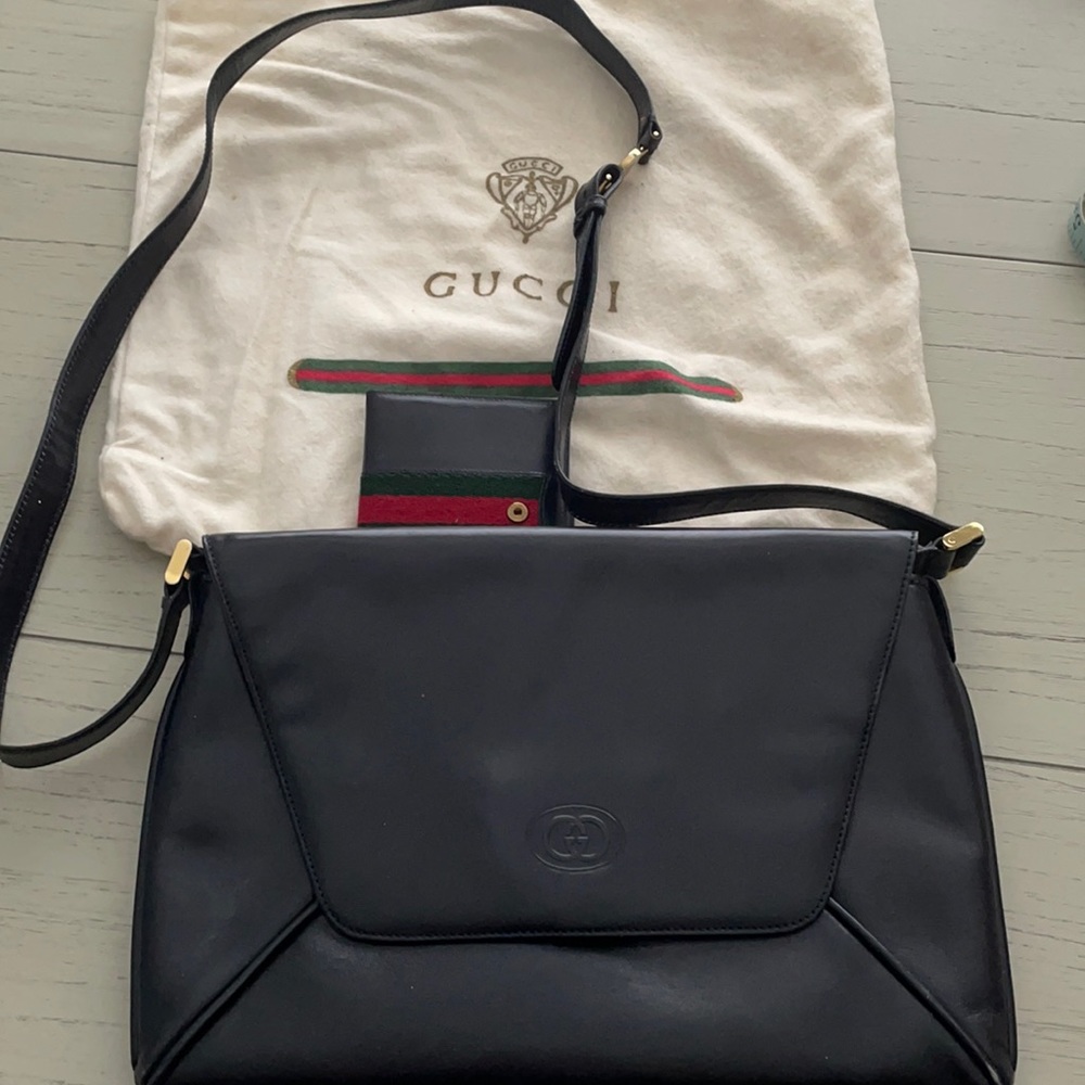 Black Gucci envelope purse with detachable strap